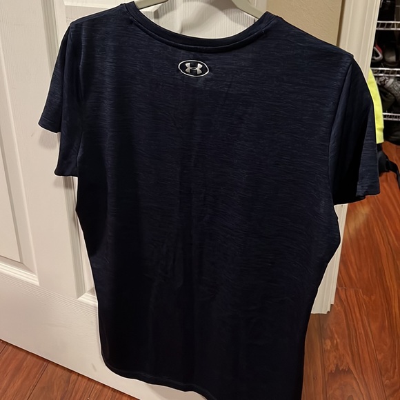 UnderArmour Heatgear V-Neck - Picture 3 of 4